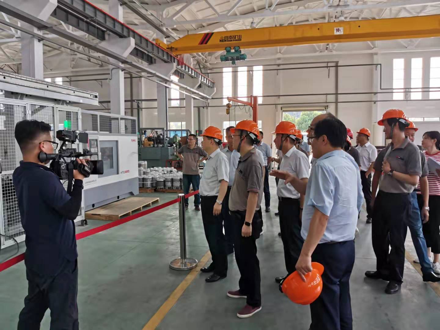 Li Qiufeng, Secretary of Huishan District Party Committee, visited Oerlikon for inspection and research